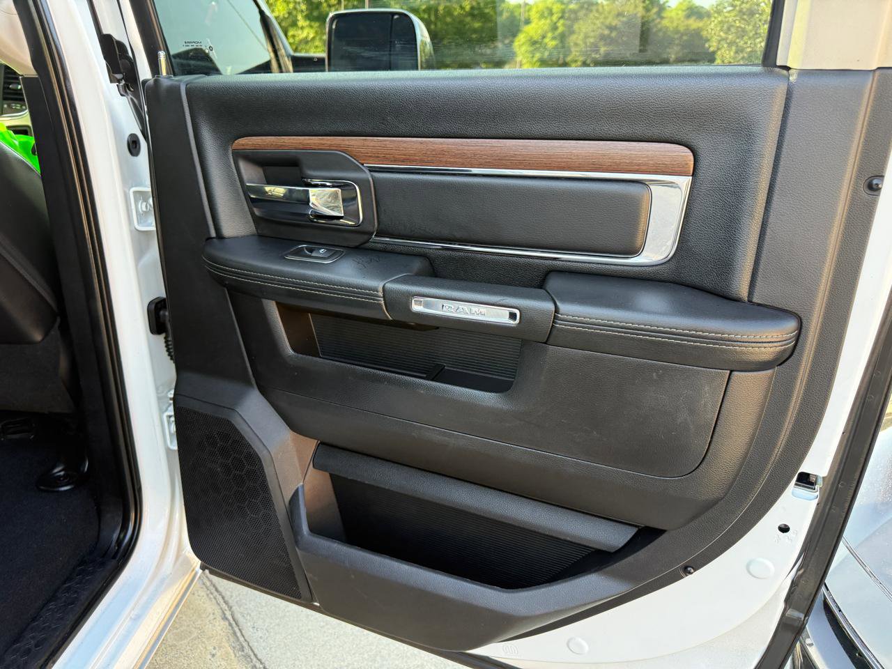Used 2016 RAM 3500 Laramie RWD image 26