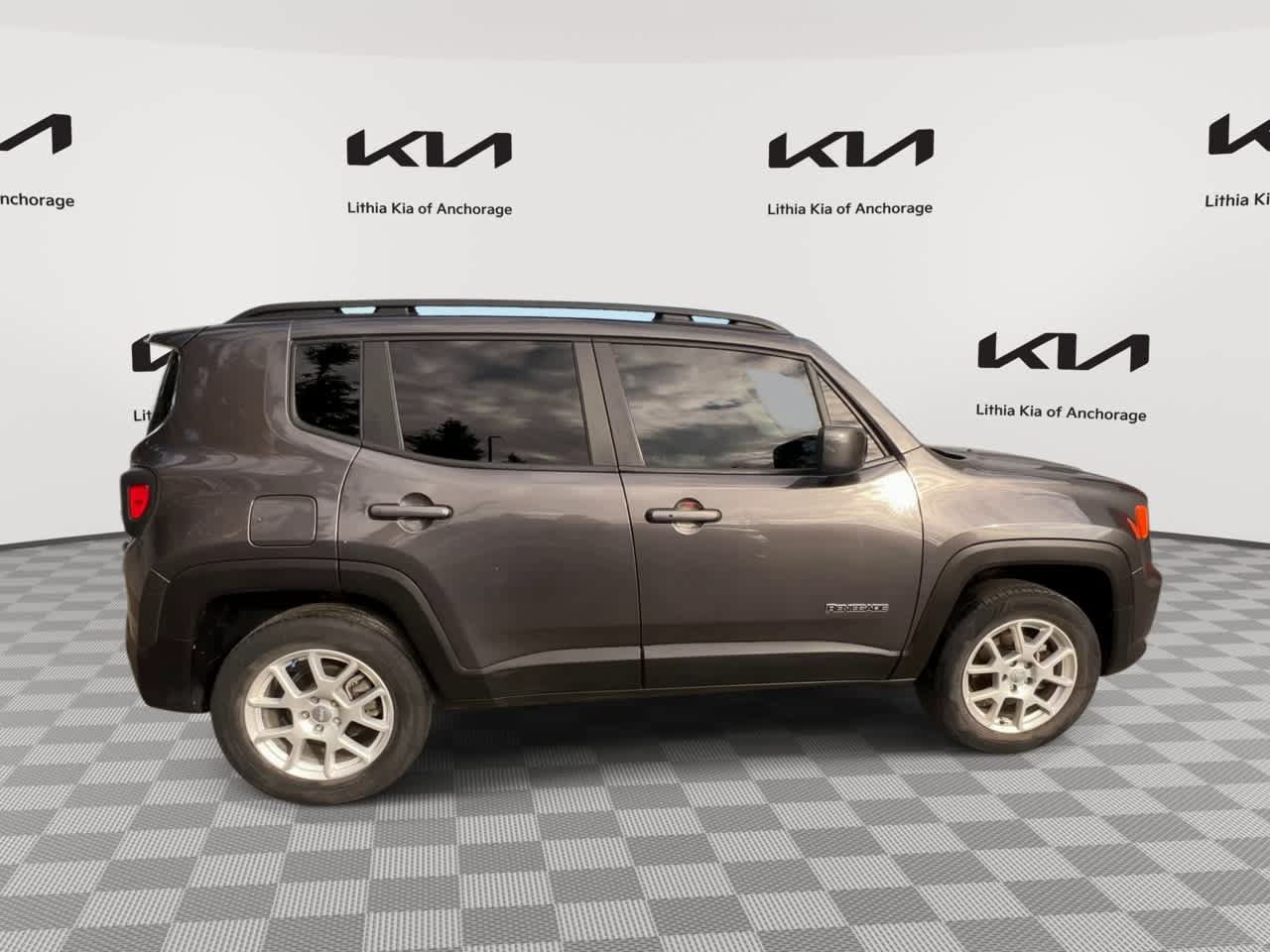 Used 2020 Jeep Renegade Latitude w/ Cold Weather Group AWD/4WD image 9