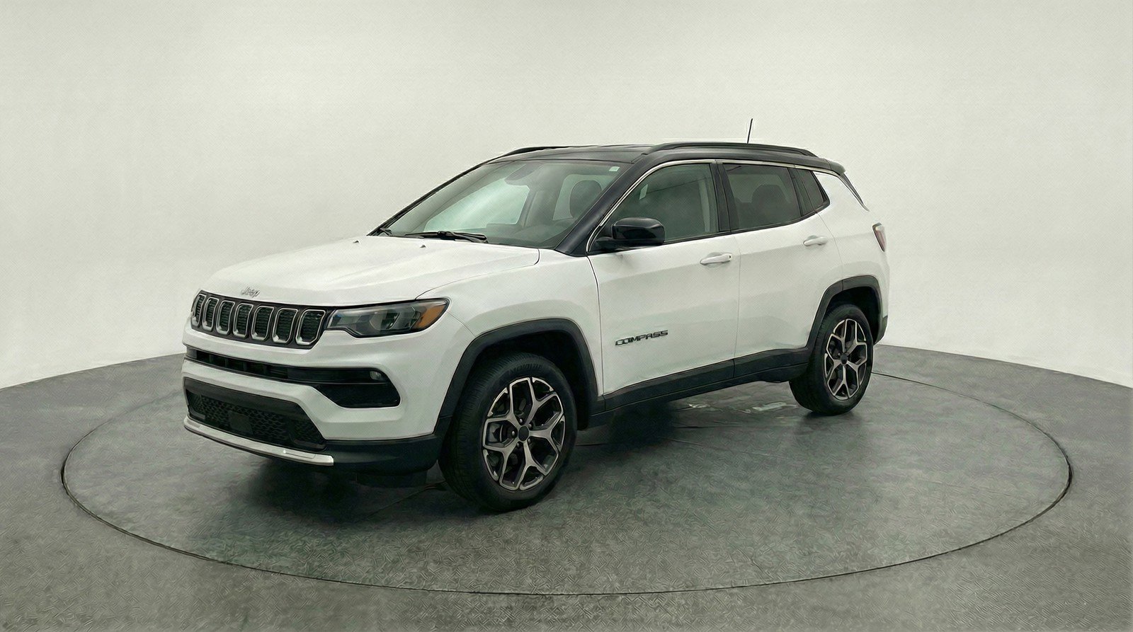 Used 2025 Jeep Compass Limited AWD/4WD image 3