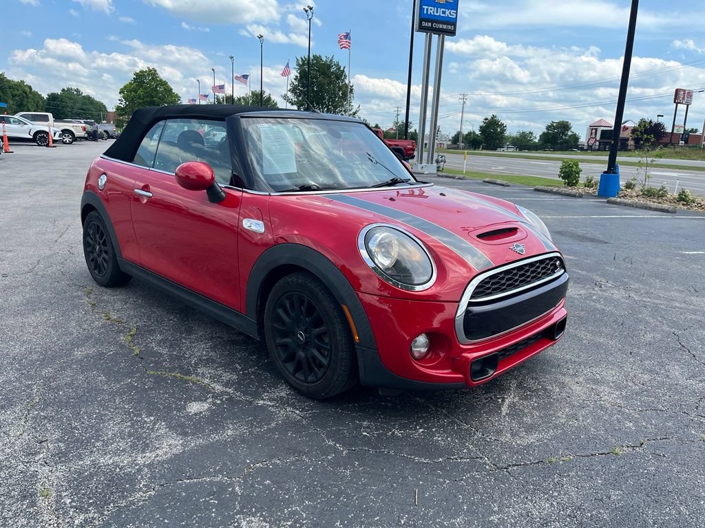 Used 2019 MINI Cooper S w/ Signature Upholstery Package FWD image 2
