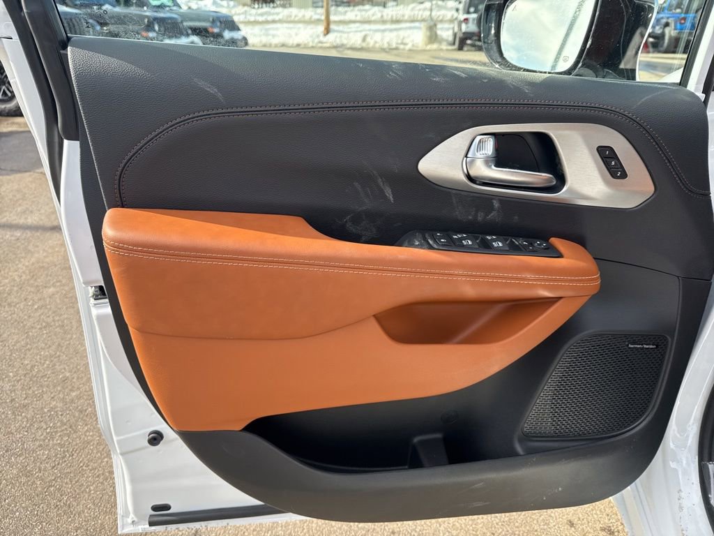 New 2026 Chrysler Pacifica Pinnacle AWD/4WD image 20