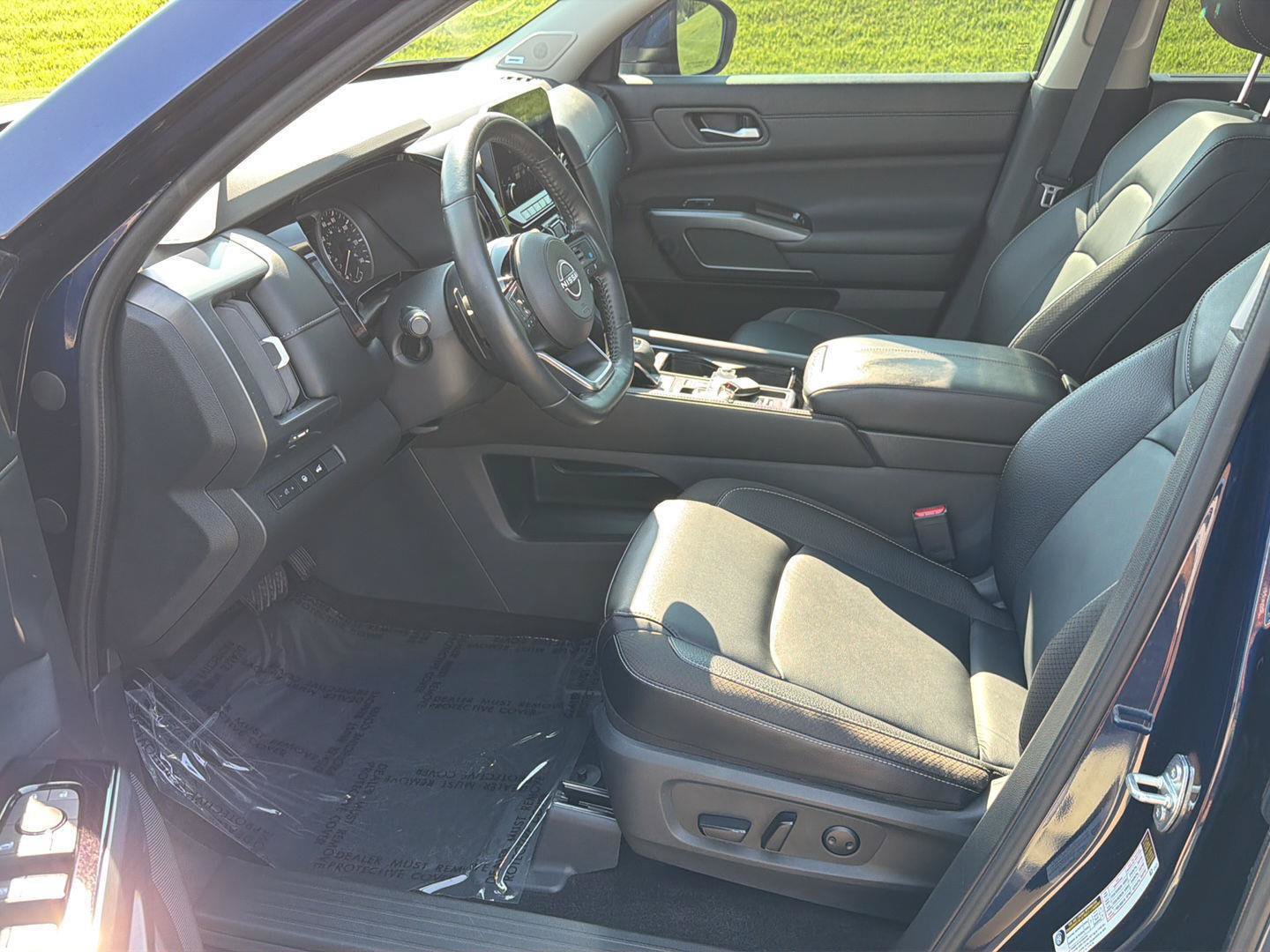 Used 2024 Nissan Pathfinder SL w/ SL Premium Package FWD image 9