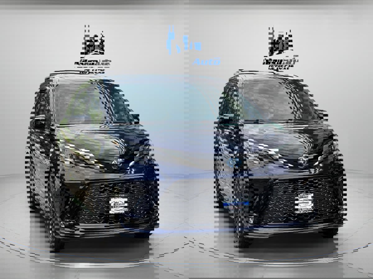Used 2021 Toyota Sienna XSE image 2