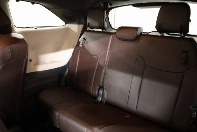 Used 2024 Toyota Sienna Platinum image 28