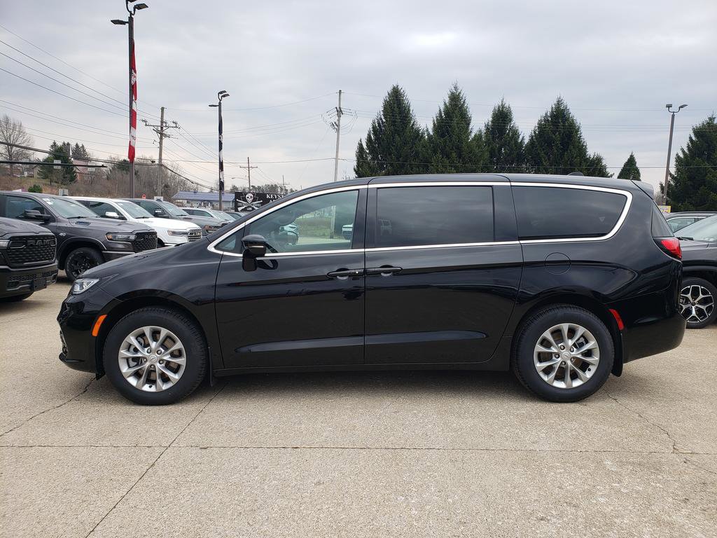 New 2026 Chrysler Pacifica Select image 7