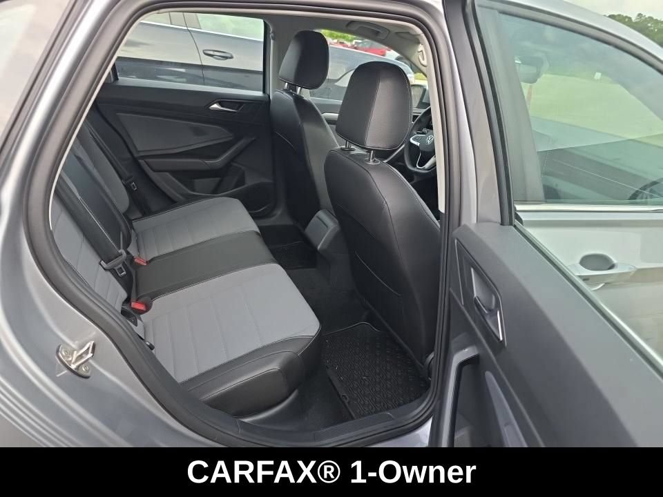 Used 2025 Volkswagen Jetta SE w/ Sunroof Package FWD image 4