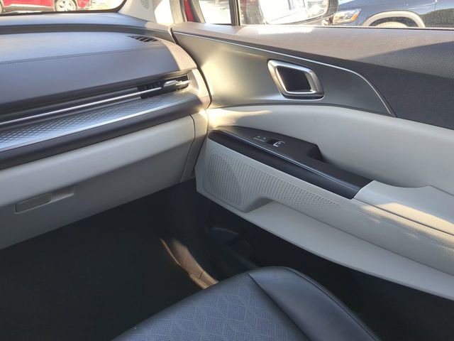 Used 2024 Kia Carnival LX image 19