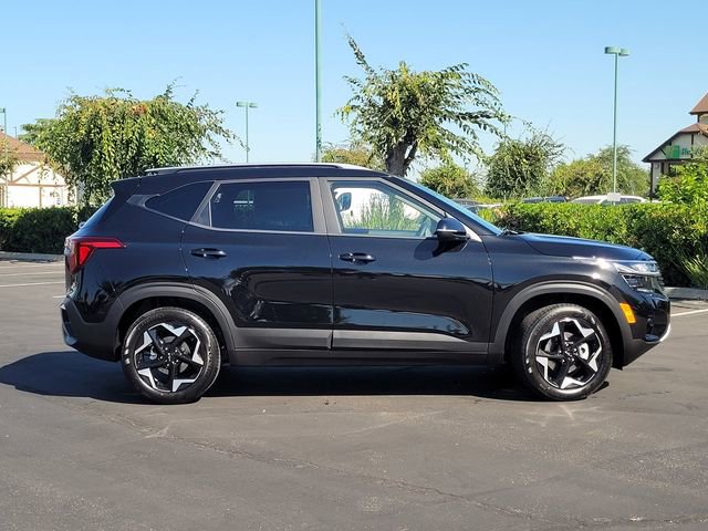 New 2026 Kia Seltos S FWD image 3