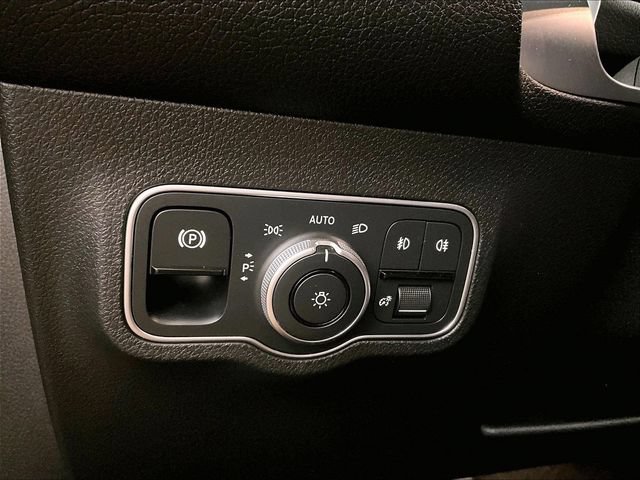 Used 2023 Mercedes-Benz GLB 250 4MATIC image 30