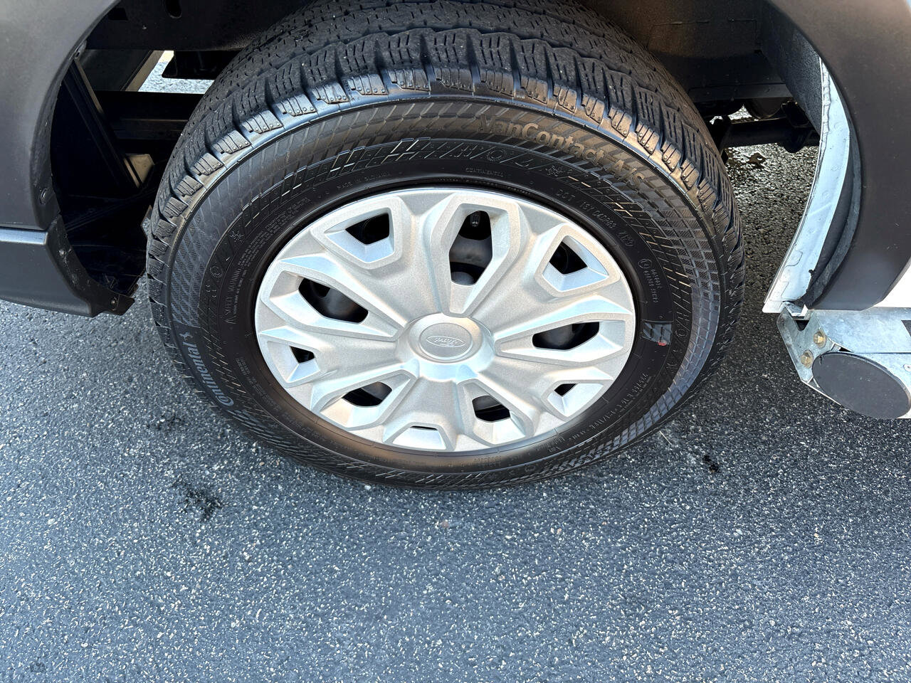 Used 2024 Ford Transit 250 Low Roof w/ Exterior Upgrade Package image 9