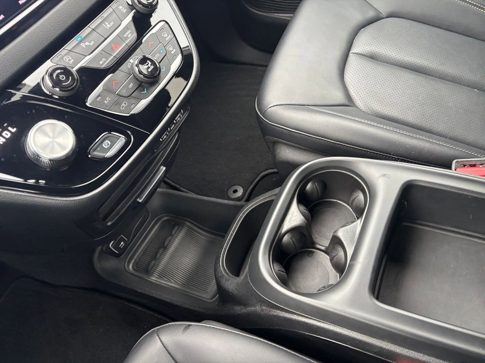 Used 2025 Chrysler Pacifica Select image 44