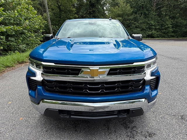 Used 2022 Chevrolet Silverado 1500 LT AWD/4WD image 3
