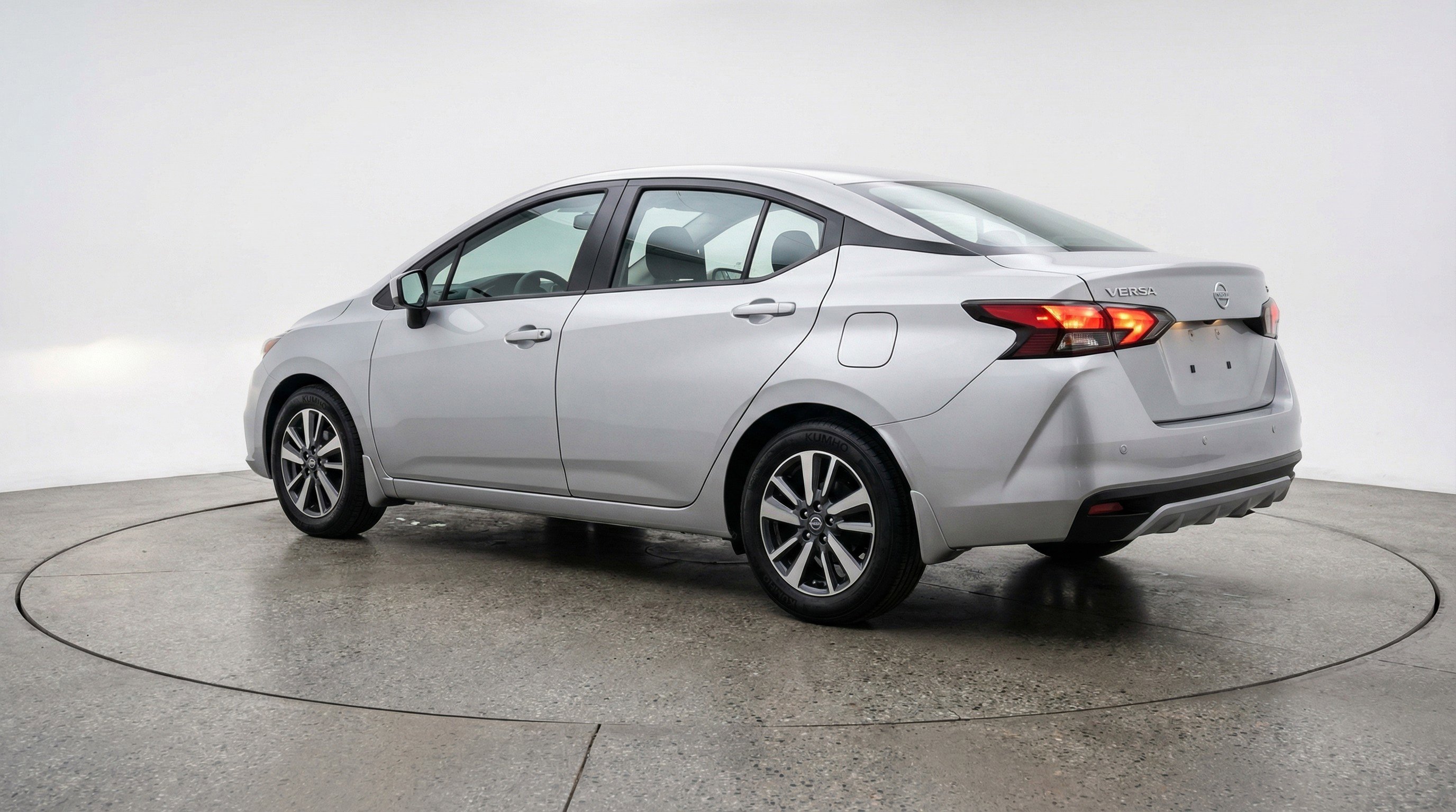 Used 2025 Nissan Versa SV FWD image 6