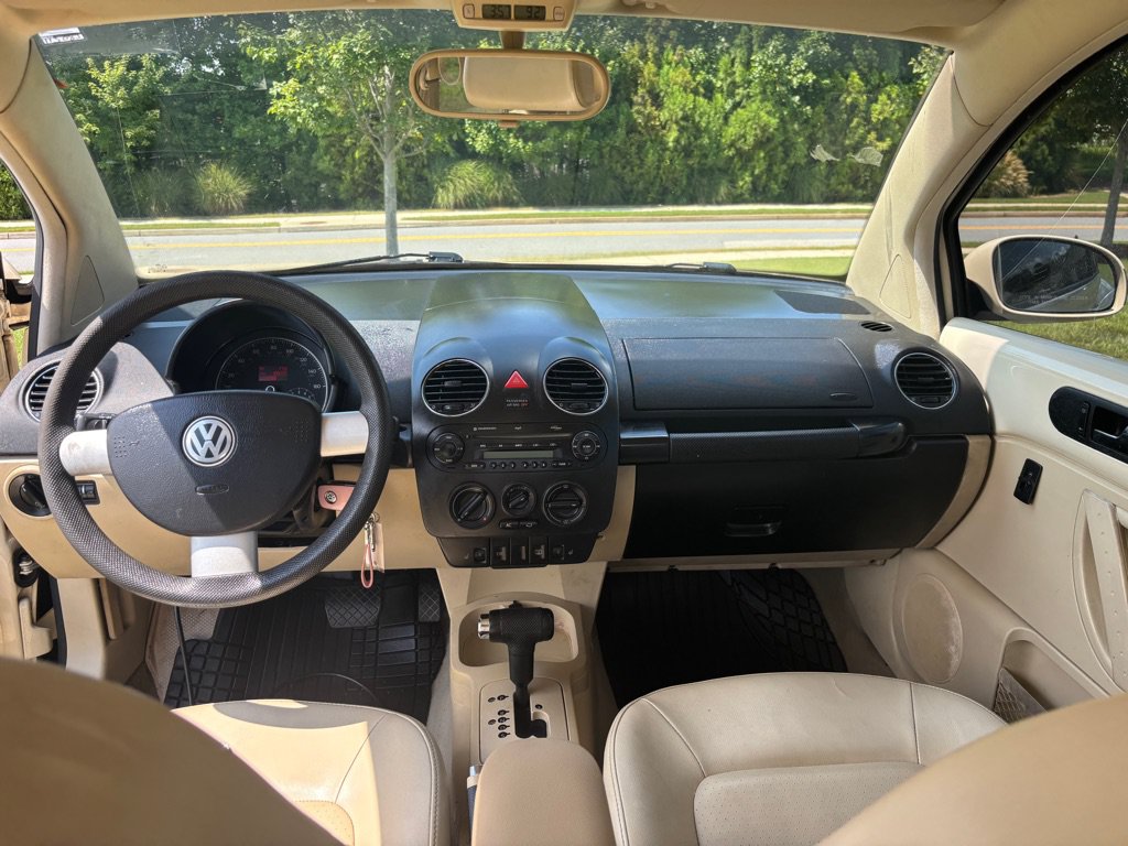 Used 2007 Volkswagen Beetle Coupe w/ Package 1 FWD image 4