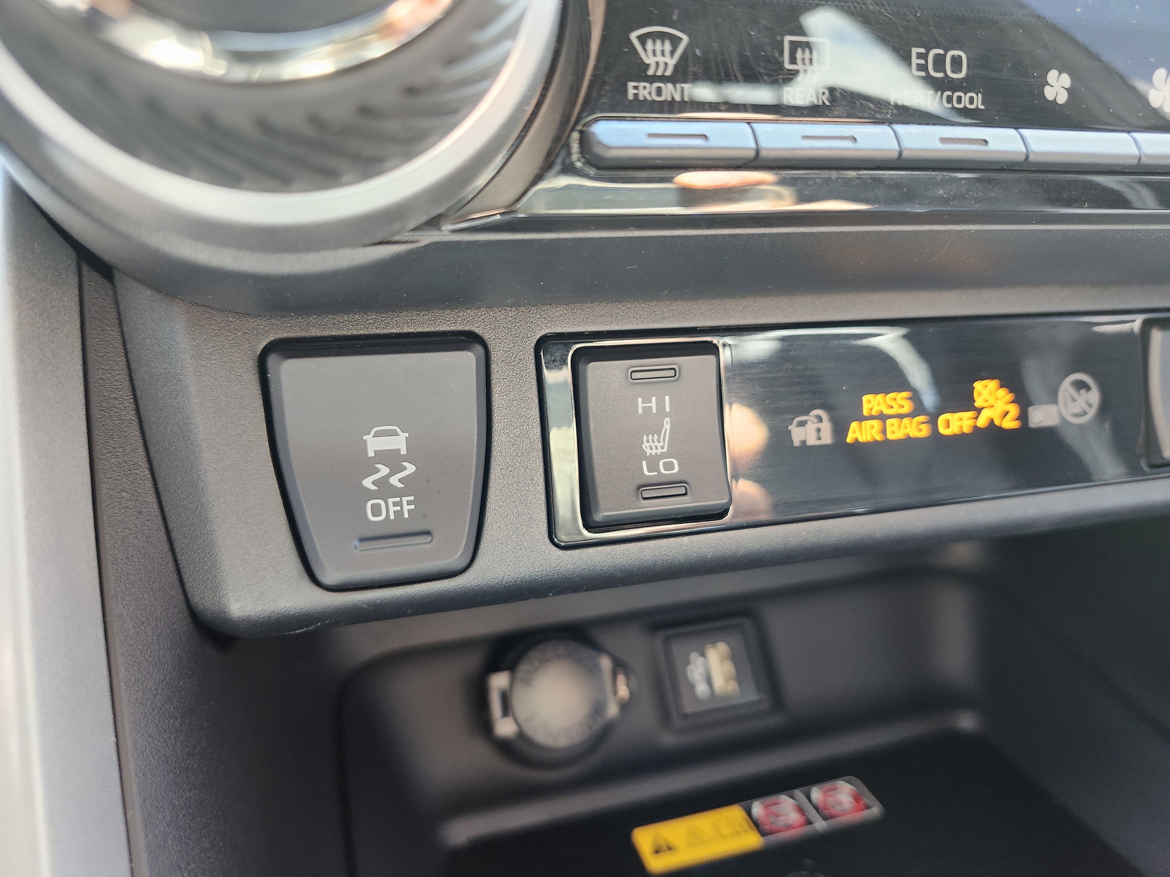 Used 2024 Toyota RAV4 XSE w/ Advanced Technology Package image 9