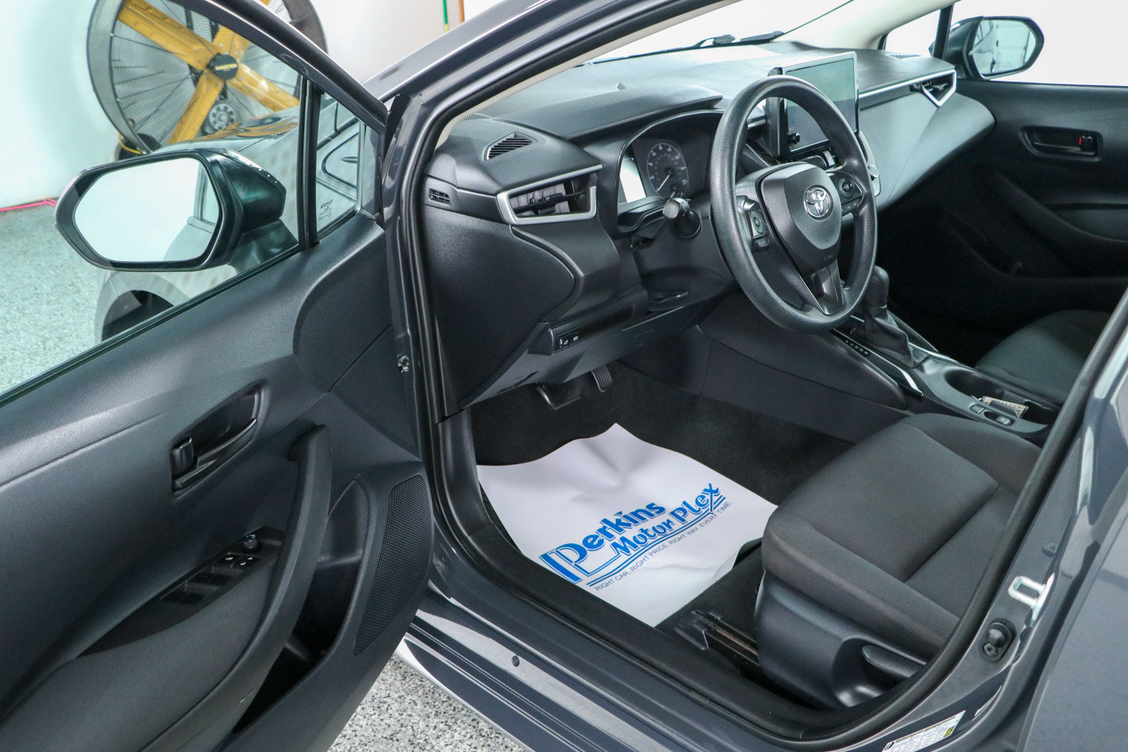 Used 2024 Toyota Corolla LE FWD image 3