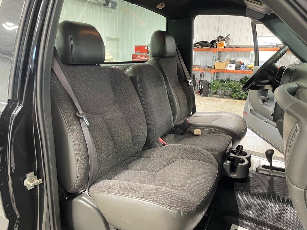 Used 2004 Chevrolet Silverado 2500 W/T w/ Skid Plate Package AWD/4WD image 14