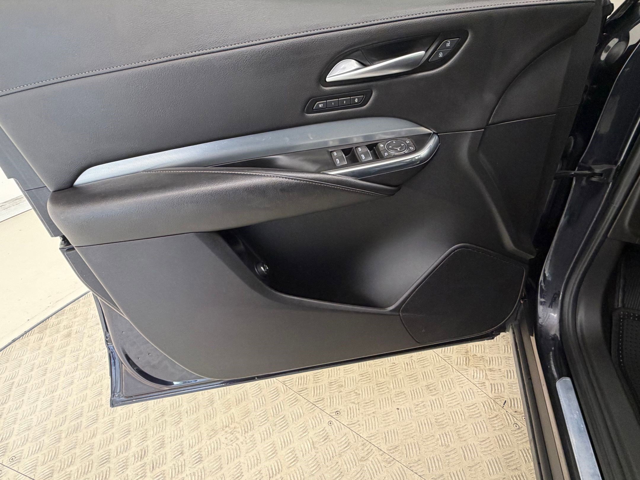 Used 2023 Cadillac XT4 Premium Luxury image 12