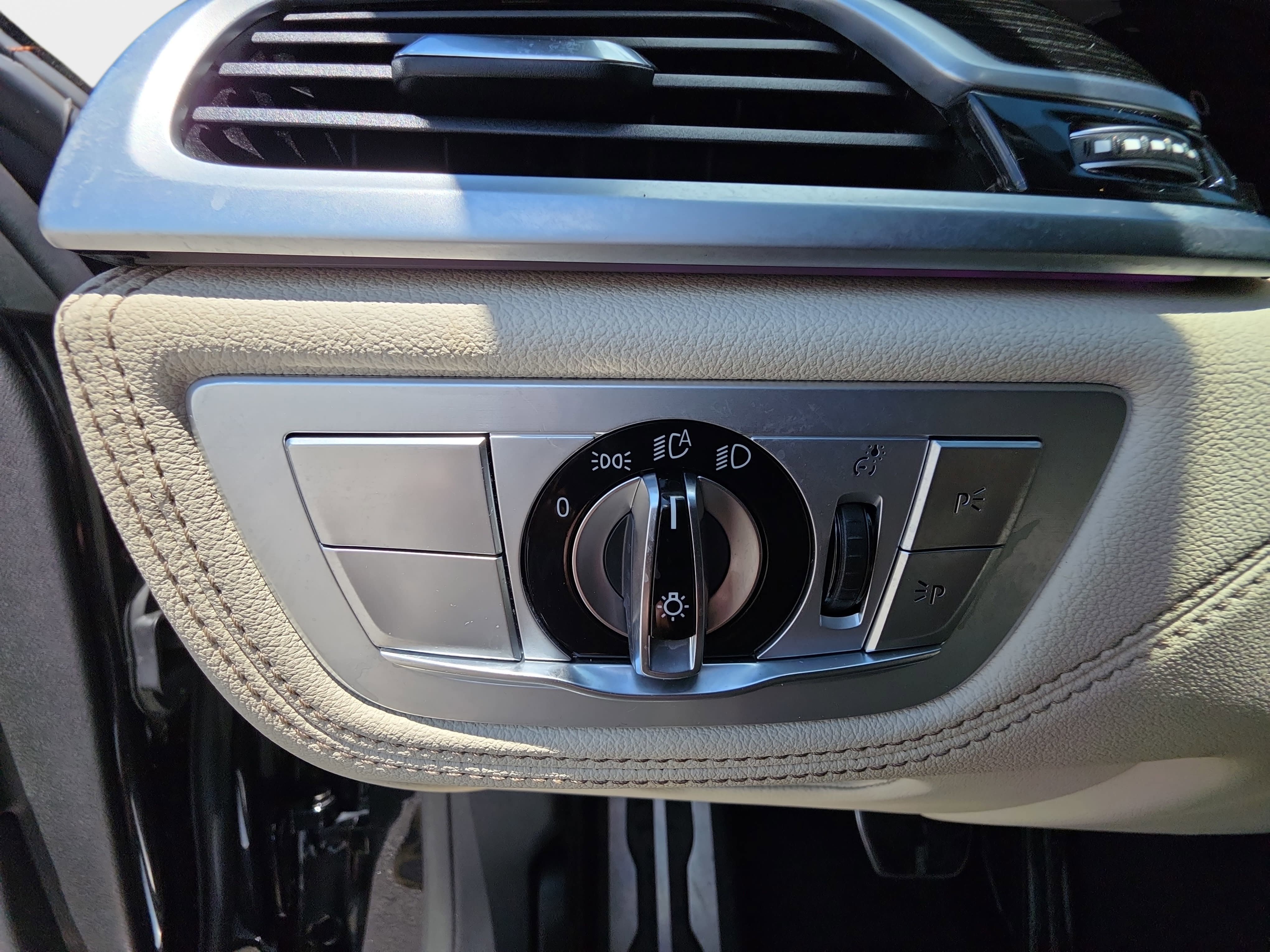 Used 2021 BMW 740i xDrive w/ M Sport Package AWD/4WD image 26