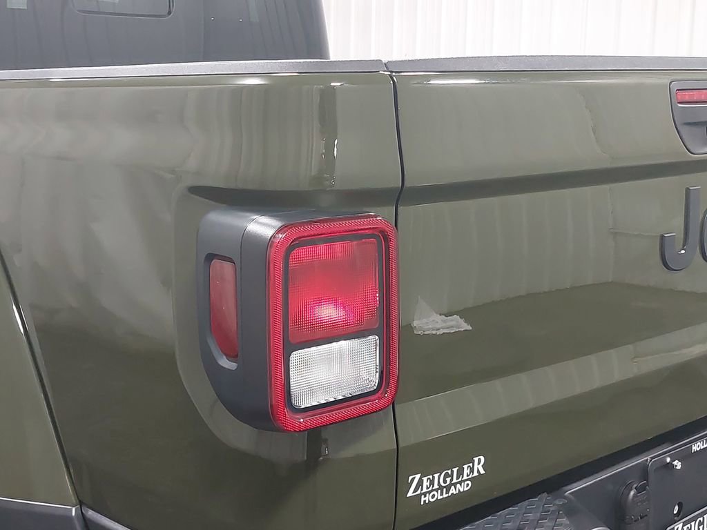 Used 2022 Jeep Gladiator Sport image 98