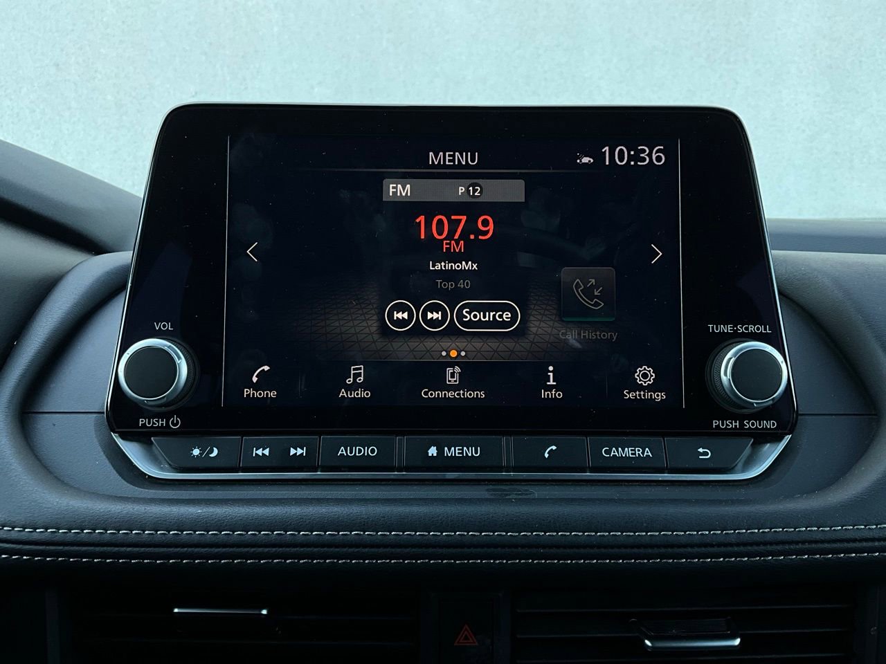 Used 2025 Nissan Rogue SV image 27