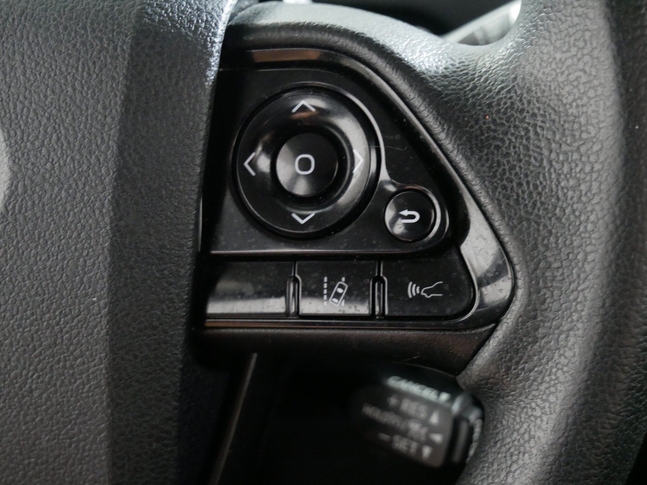 Used 2022 Toyota Prius LE image 28