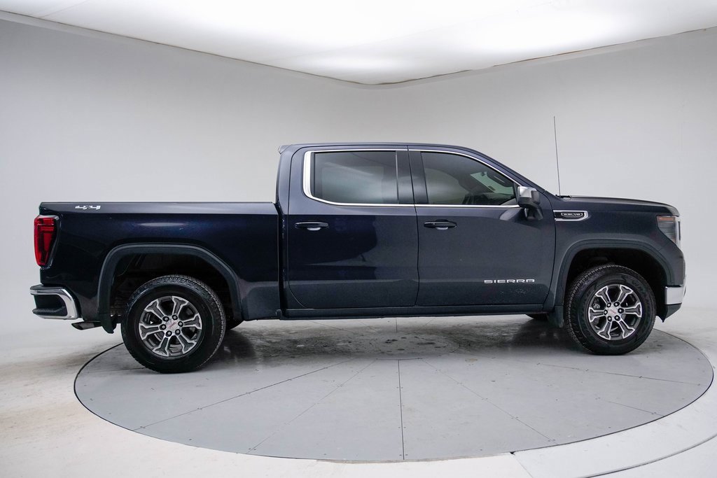 Used 2022 GMC Sierra 1500 SLE image 2