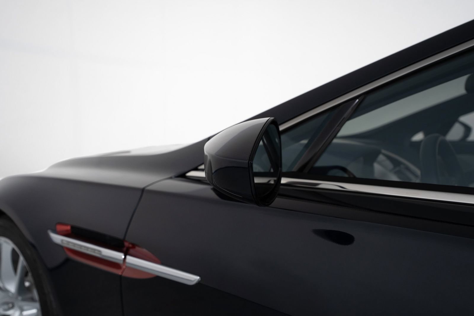 Used 2018 Aston Martin Lagonda RWD image 2