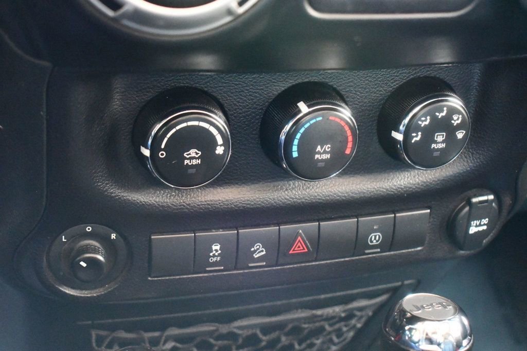 Used 2018 Jeep Wrangler Unlimited Sahara w/ Connectivity Group image 46