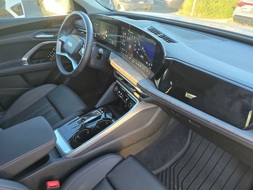 Used 2025 Audi Q5 Premium Plus w/ Premium Plus image 12
