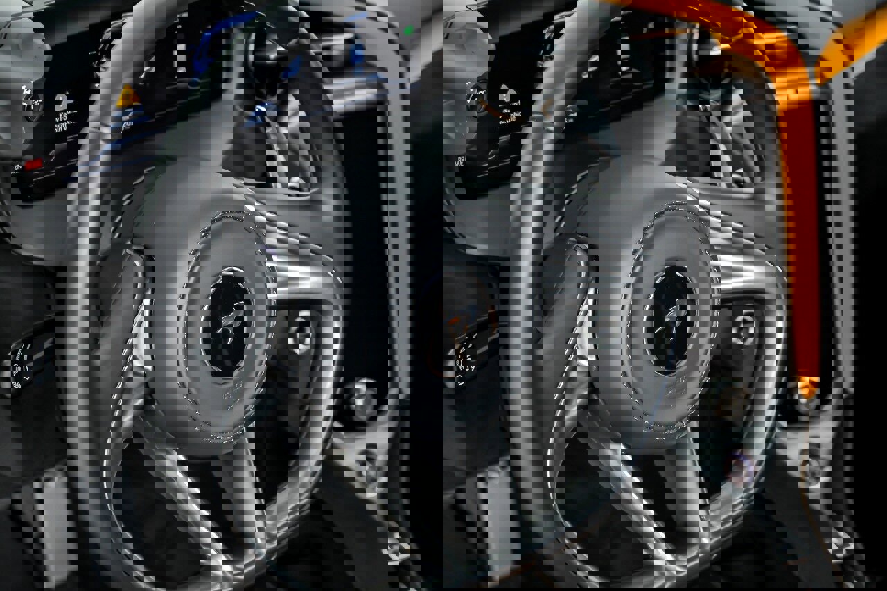 Used 2024 McLaren 750S Spider RWD image 26