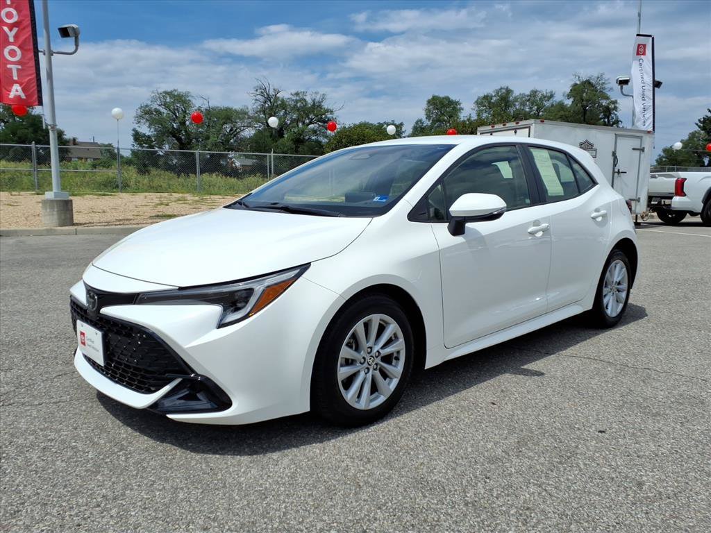 Certified 2025 Toyota Corolla SE FWD image 9