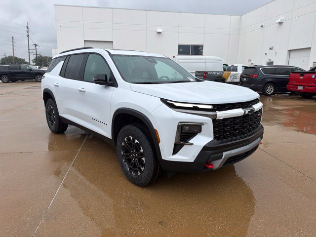 New 2027 Chevrolet Traverse Z71 w/ Enhanced Driving Package AWD/4WD image 2