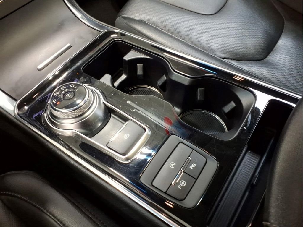 Certified 2019 Ford Edge Titanium w/ Equipment Group 301A AWD/4WD image 13