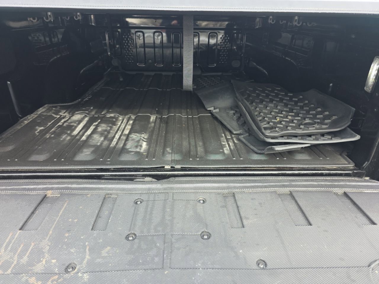 Used 2025 Jeep Gladiator Sport image 21