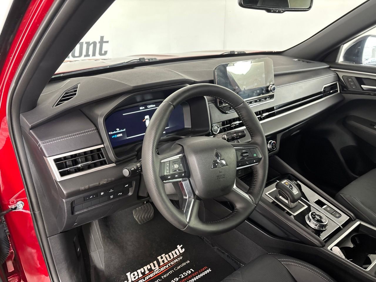 Used 2025 Mitsubishi Outlander SEL Black Edition AWD/4WD image 9