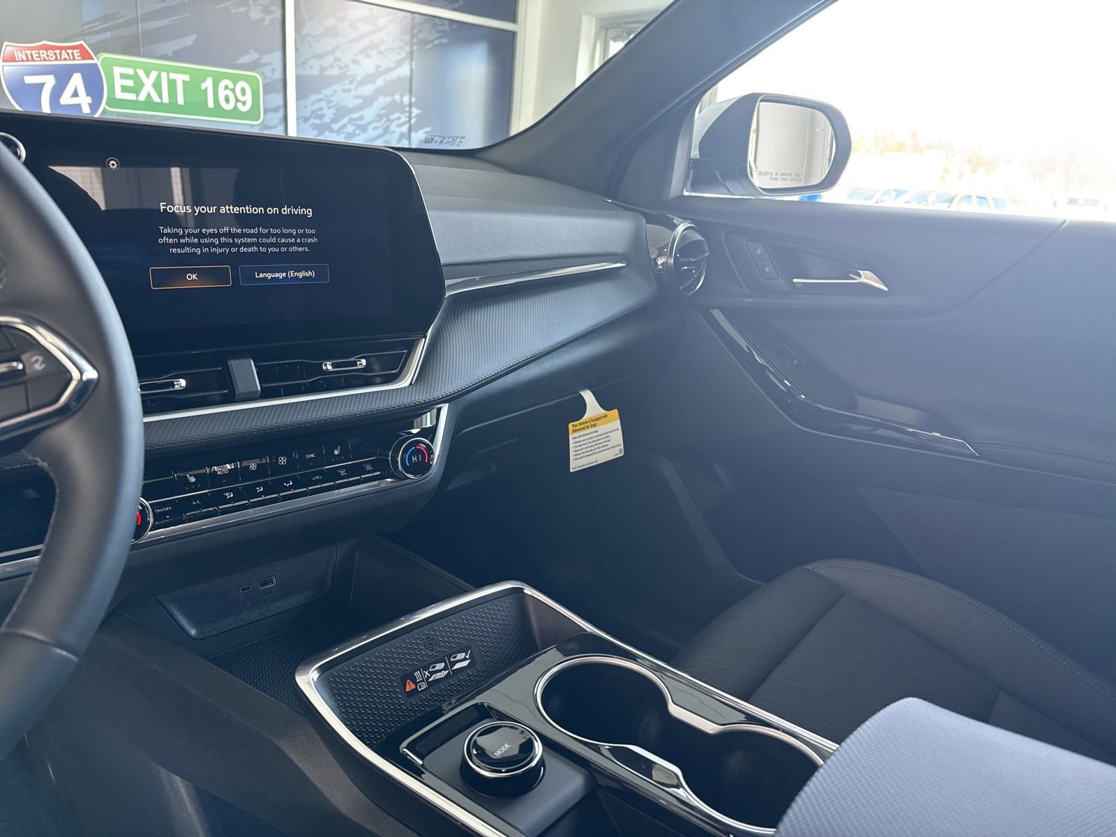 New 2026 Chevrolet Equinox LT w/ Convenience Package II FWD image 24