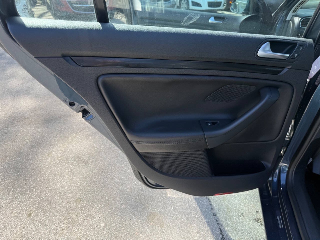 Used 2010 Volkswagen Jetta SE FWD image 18