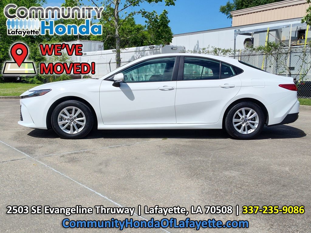 Used 2025 Toyota Camry LE FWD image 4