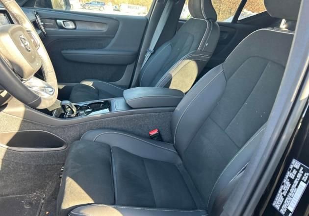 Used 2023 Volvo XC40 Recharge Ultimate image 5