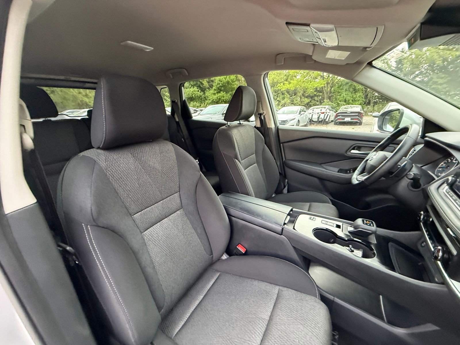 Used 2025 Nissan Rogue SV FWD image 38