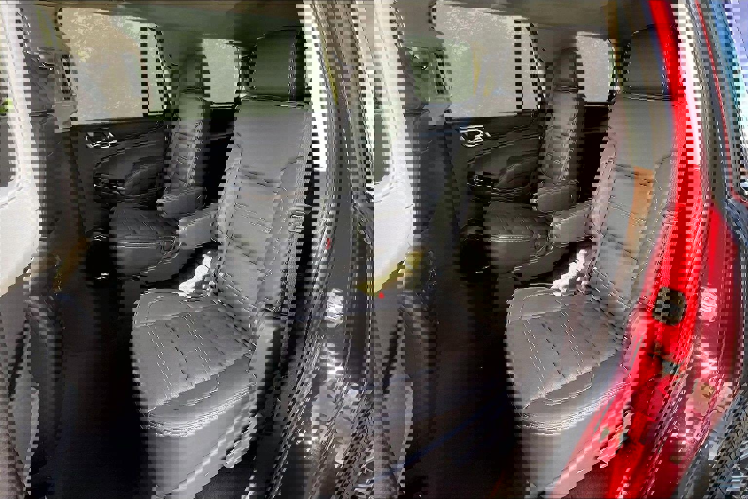 Used 2020 GMC Yukon Denali w/ Denali Premium Package image 24