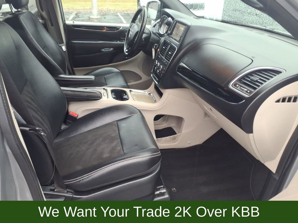 Used 2019 Dodge Grand Caravan SXT image 28