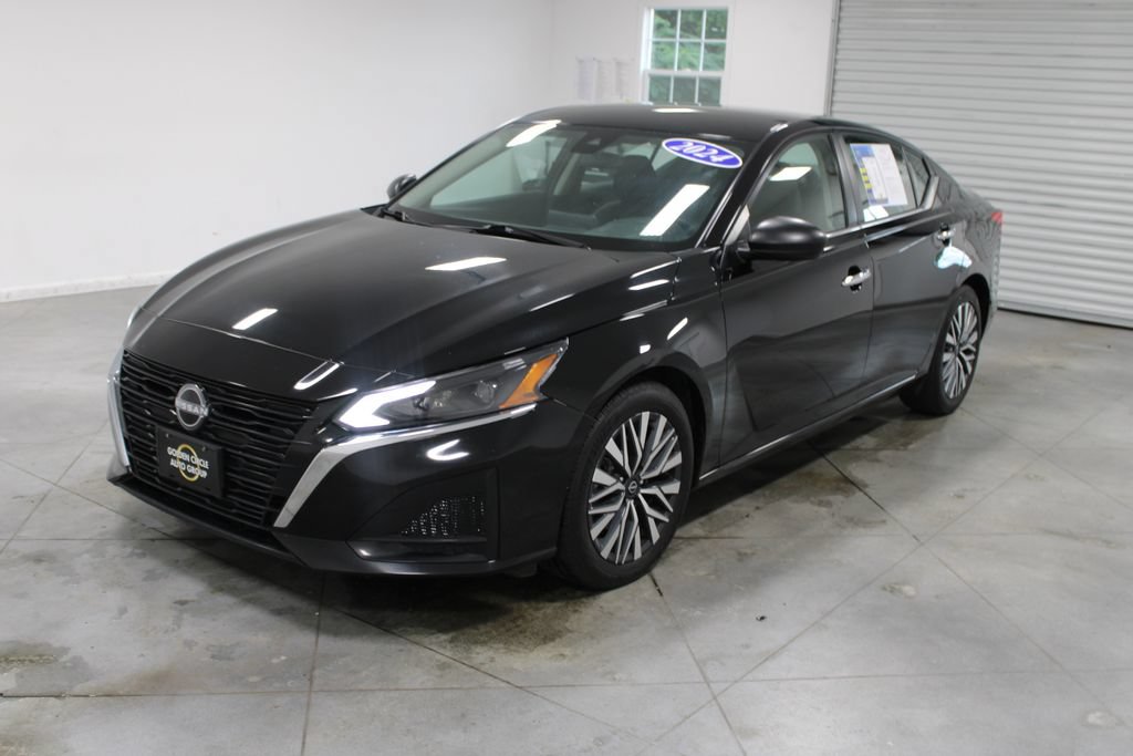 Used 2024 Nissan Altima 2.5 SV FWD image 4