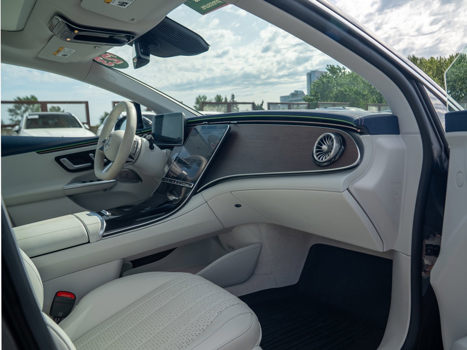 Used 2023 Mercedes-Benz EQE 500 4MATIC Sedan image 29