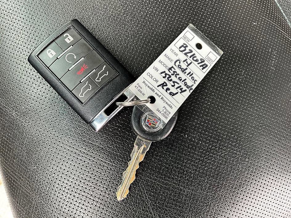 Used 2014 Cadillac Escalade Luxury image 37