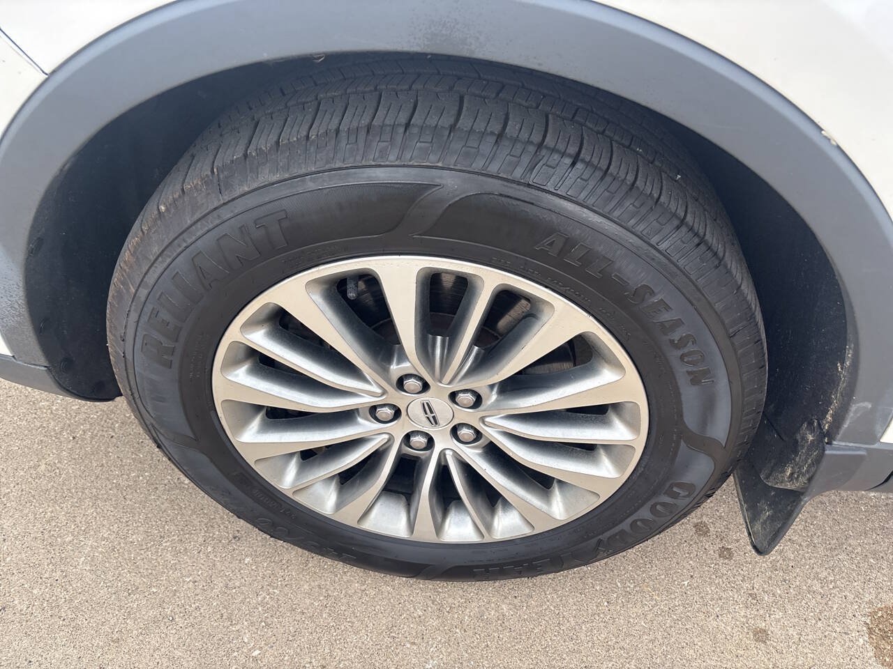 Used 2016 Lincoln MKX Select FWD image 9