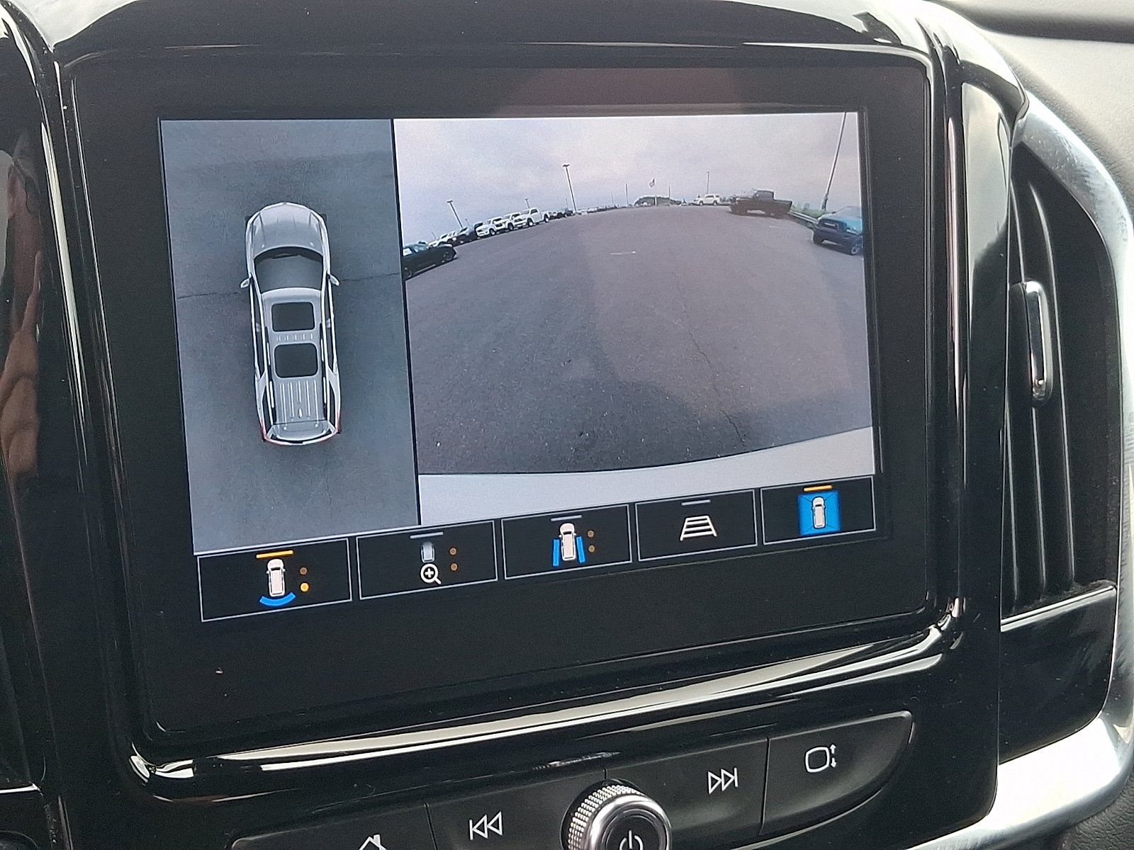 Used 2023 Chevrolet Traverse RS AWD/4WD image 20