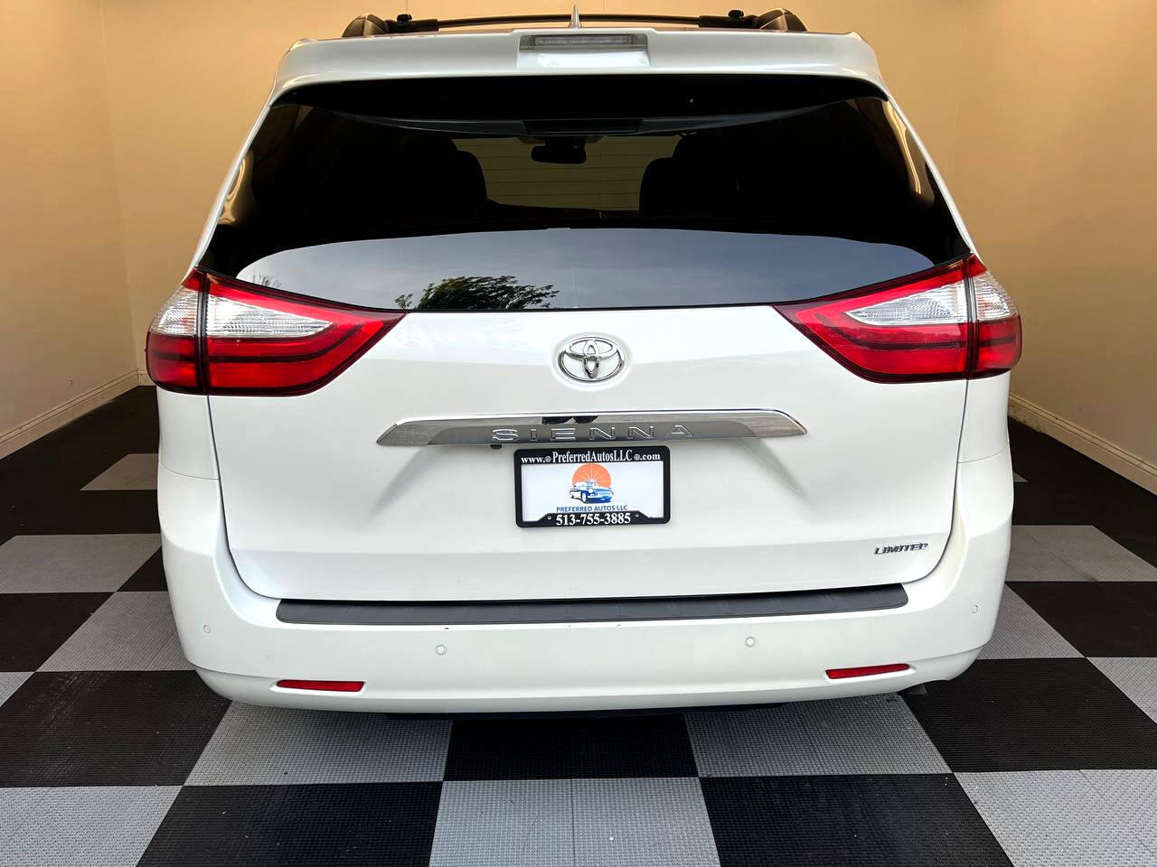 Used 2019 Toyota Sienna XLE image 5