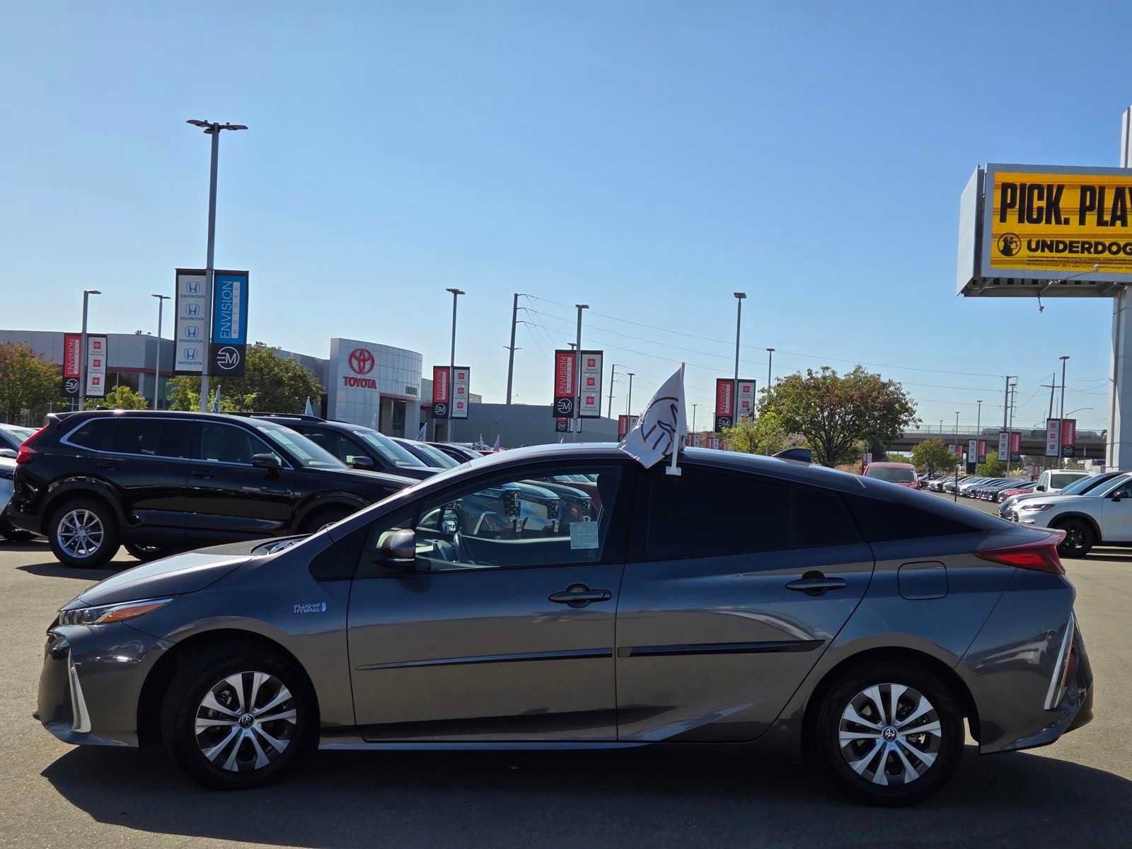 Used 2022 Toyota Prius Prime XLE FWD image 4